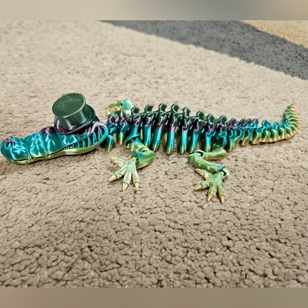 "Flexi" Crocodile with Top Hat Colorful 3D Printed Fidget Toy/ Figure - Picture 4 of 6